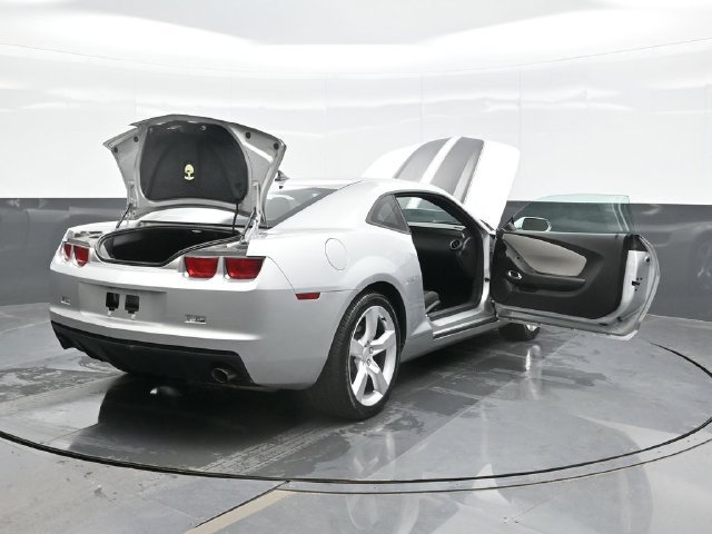 Used 2011 Silver Chevrolet 1LS image 29