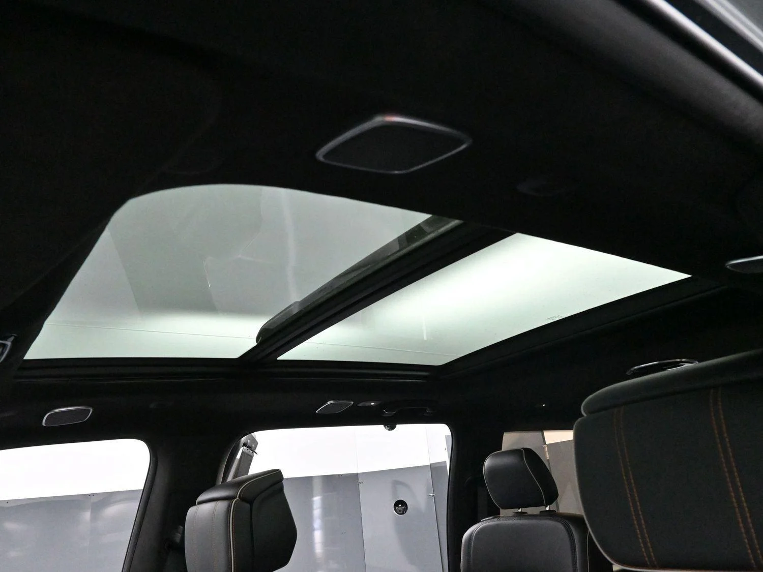 Used 2024 Black Jeep Series III Obsidian image 30