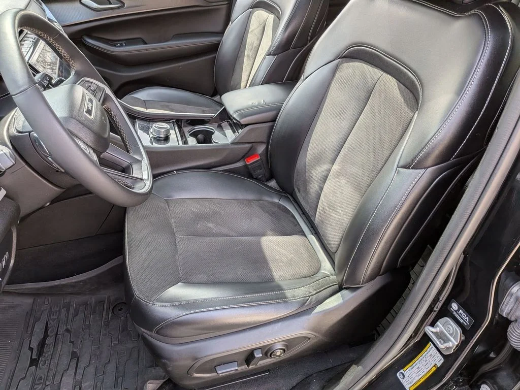 Used 2023 Black Jeep Altitude X image 23