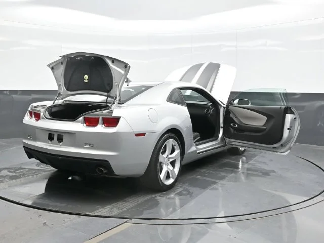 Used 2011 Silver Chevrolet 1LS image 29
