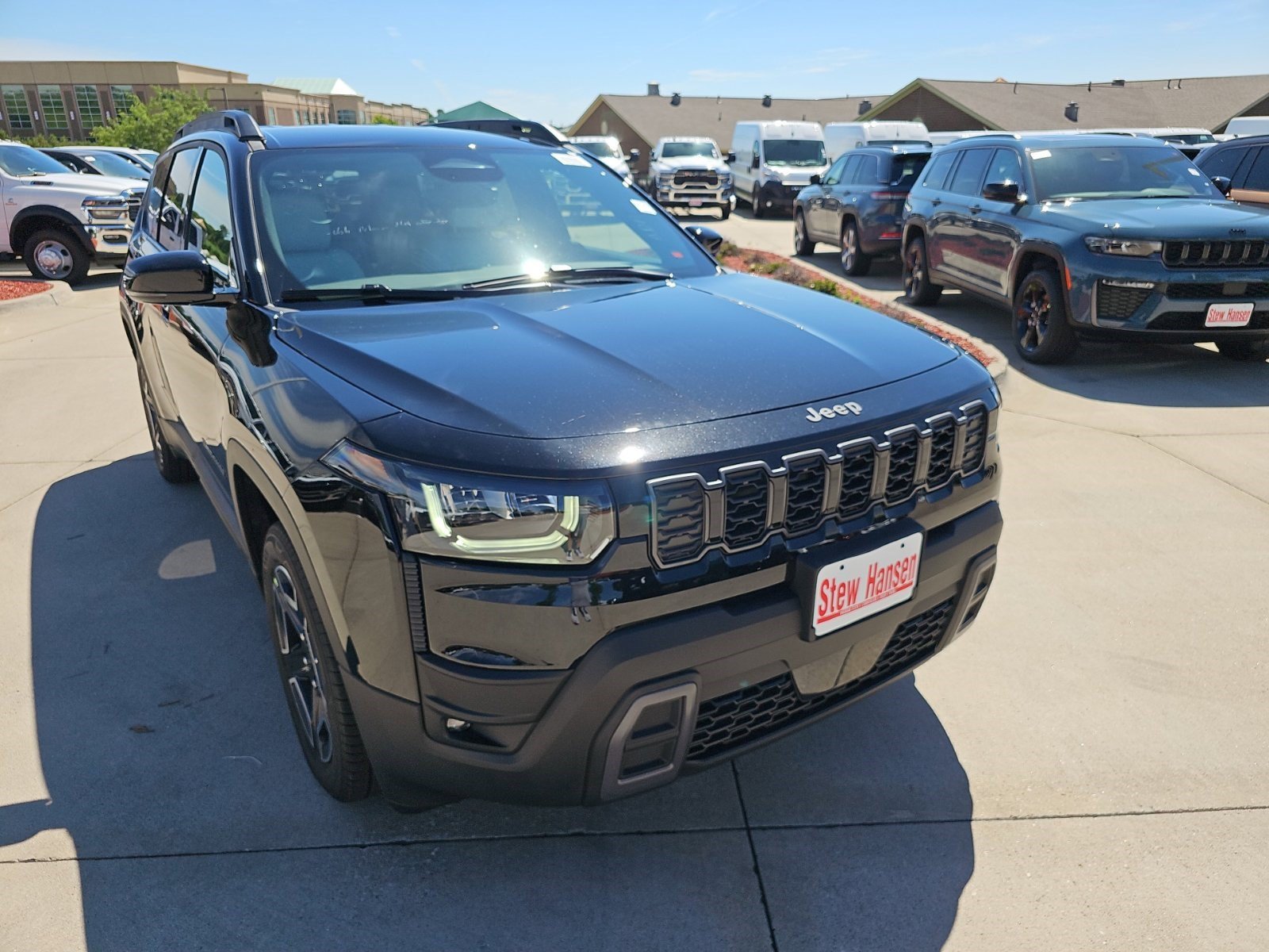 New 2026 Diamond Black Crystal Pearlcoat Jeep Limited image 7