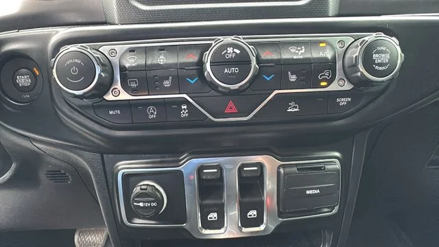 Used 2021 White/off-white Jeep Sport S image 23