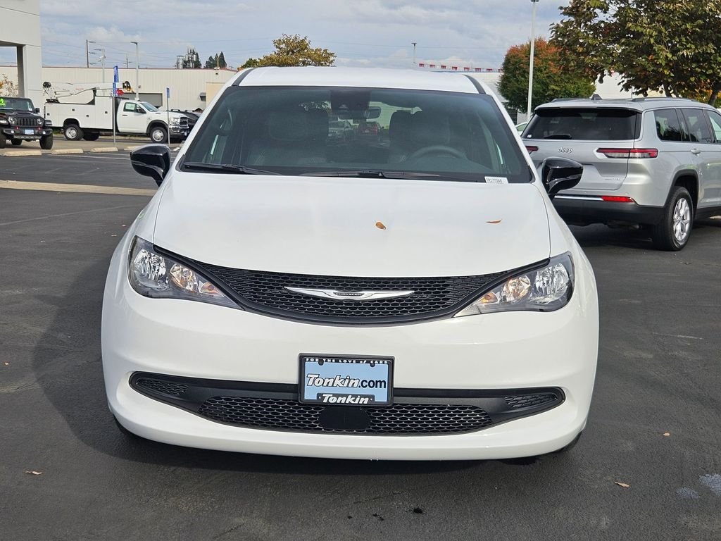 2026 Chrysler Voyager LX - Photo 9