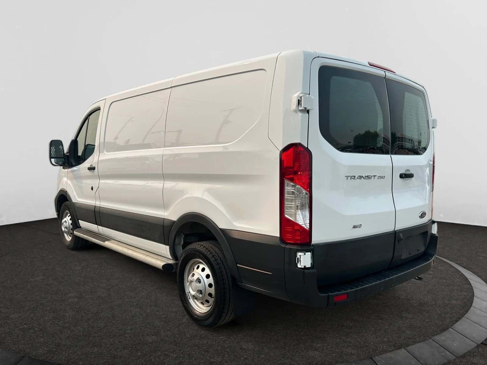 Used 2024 White Ford AWD image 3
