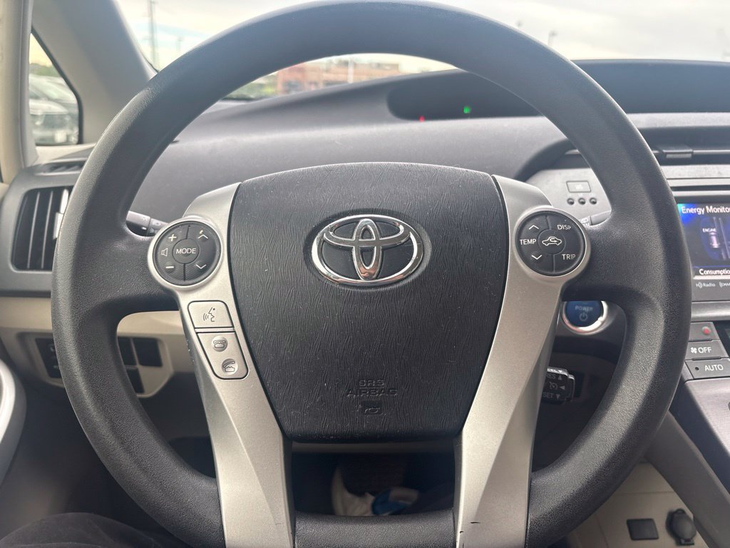 Used 2014 Pearl Toyota Three image 14