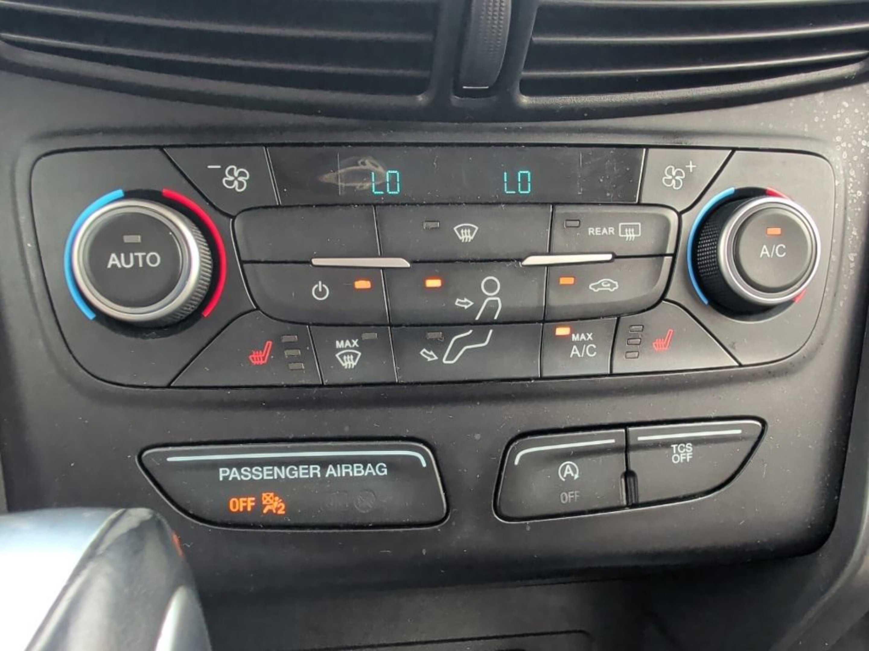 Used 2018 Blue Metallic Ford SEL image 24