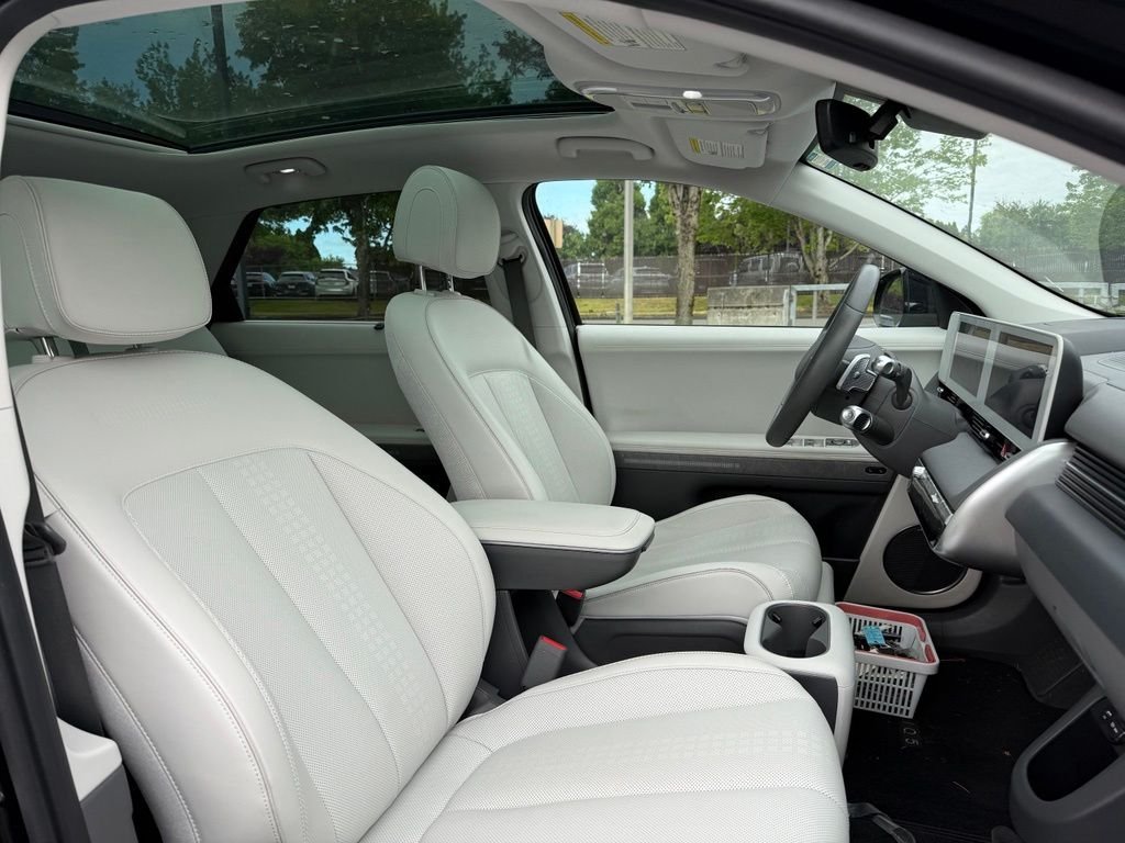 Used 2023 Abyss Black Hyundai Limited image 24