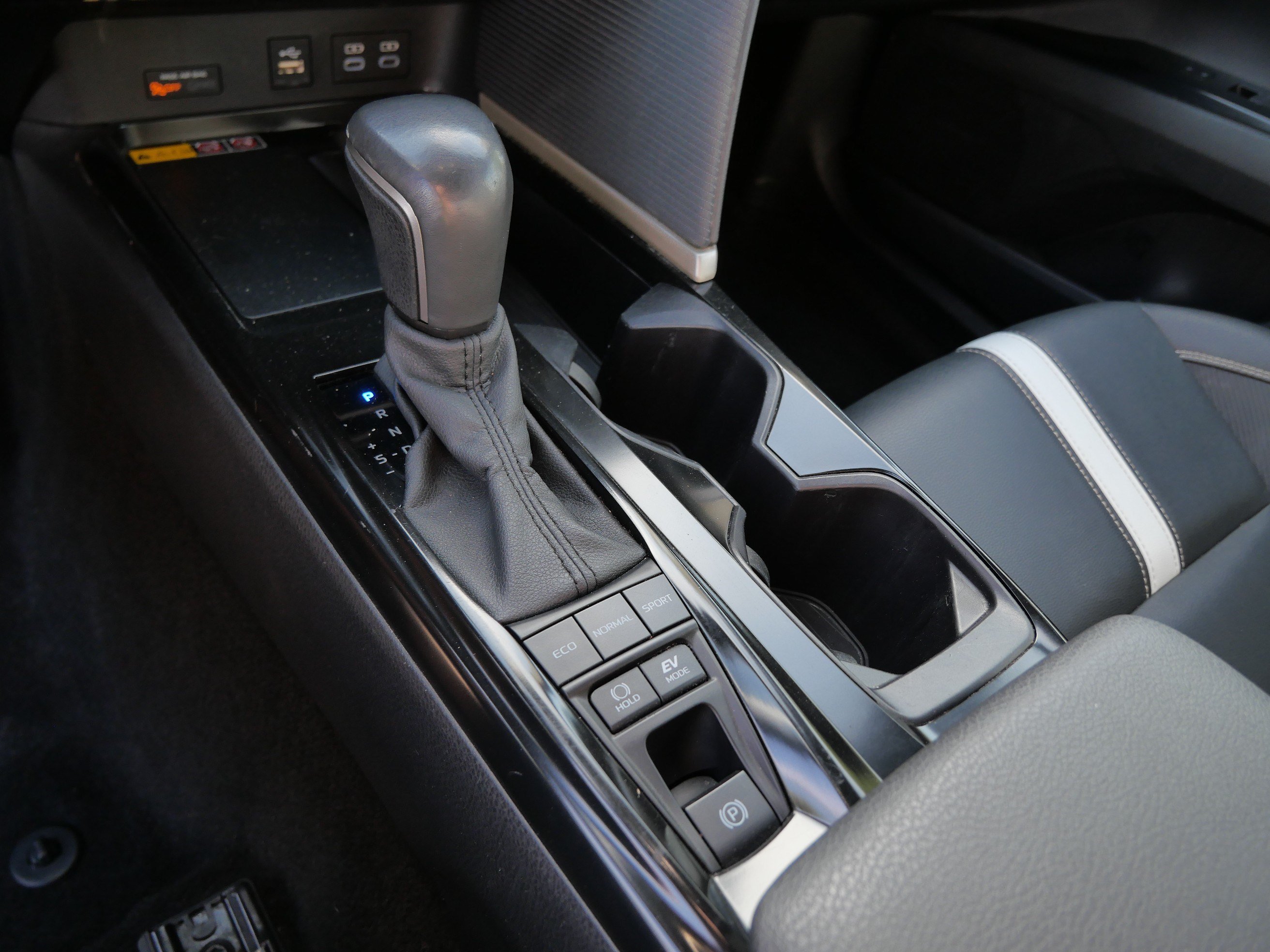 Used 2025 Ice Cap Toyota SE image 25