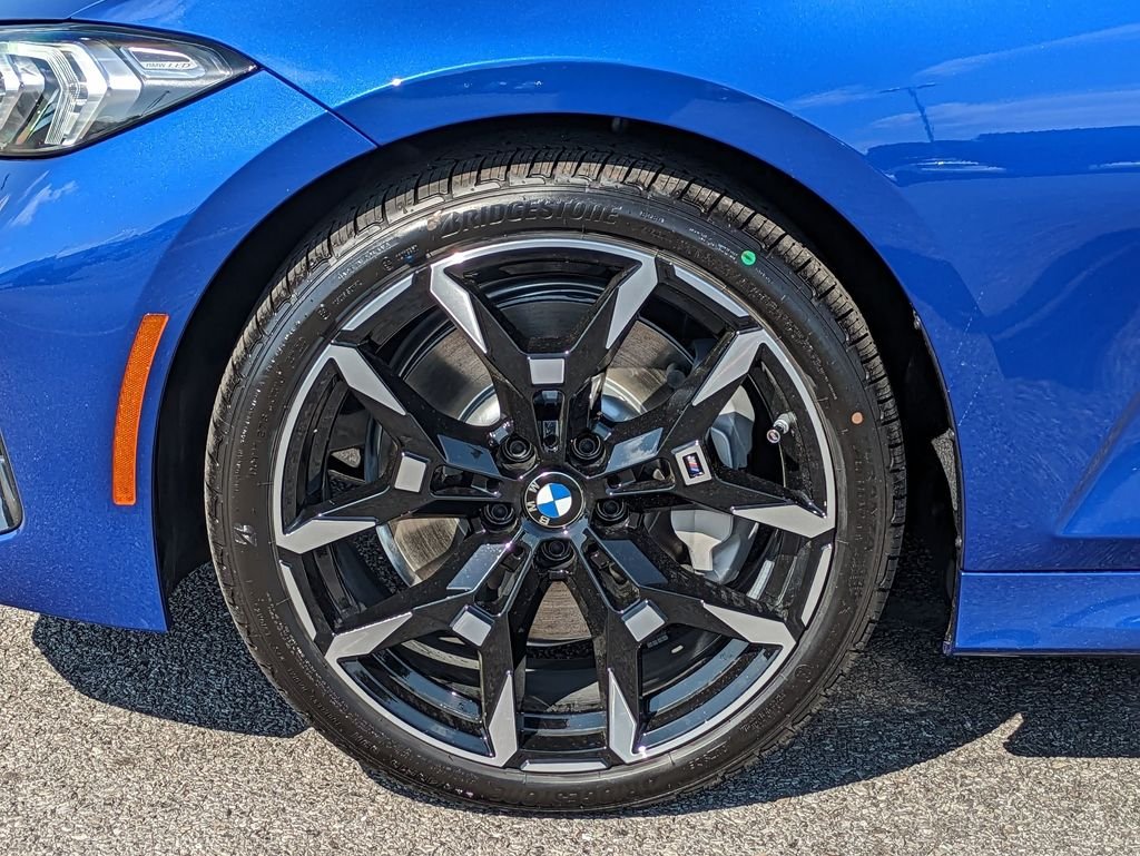 2025 BMW 3 Series 330i - Photo 10
