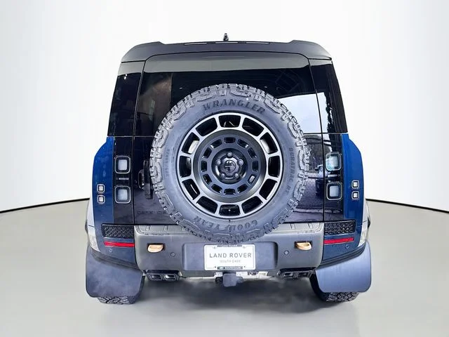 New 2026 Sargasso Blue Premium Metallic Land Rover OCTA image 6