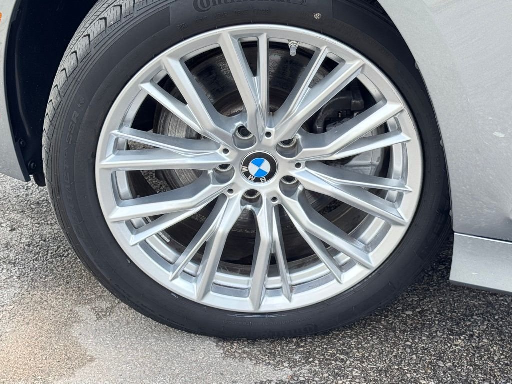 Used 2024 Gray BMW 330i xDrive image 7