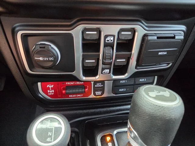 Used 2022 White Jeep Unlimited Rubicon image 26