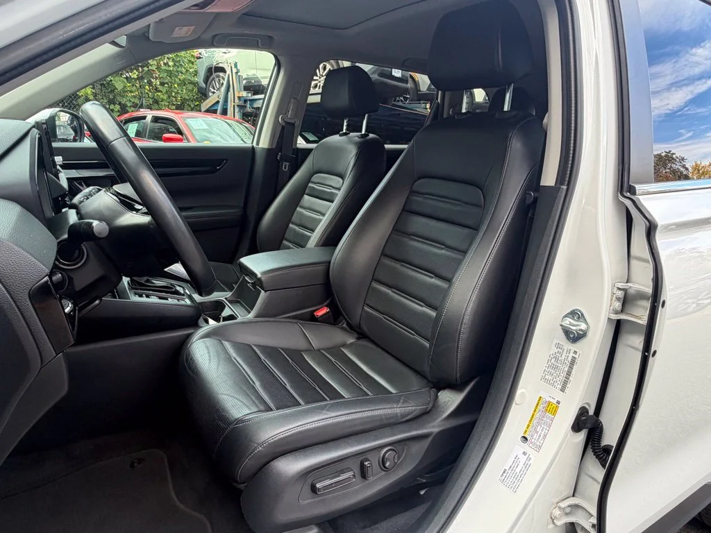 Used 2025 Platinum White Pearl Honda EX-L image 21