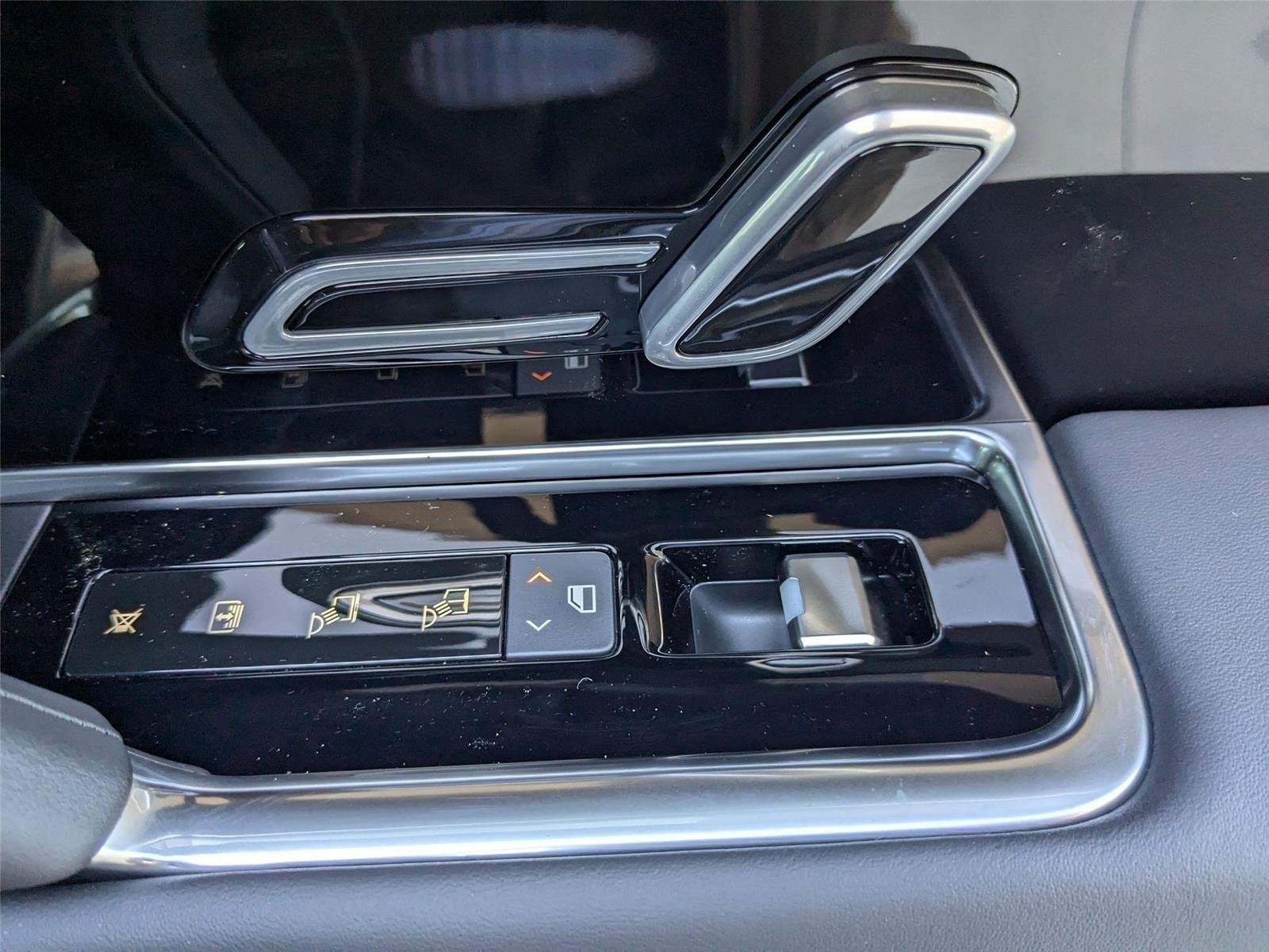 New 2025 Carpathian Grey LAND ROVER SE PHEV image 30