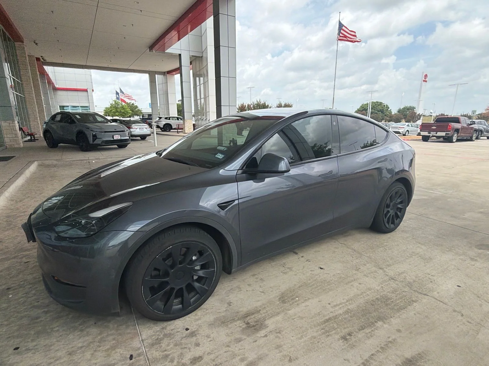 Used 2023  Tesla Long Range image 1