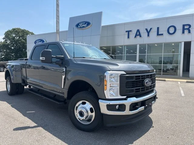 2026 Ford F-350 XL 4x4 Crew Cab 8' Box DRW's photo