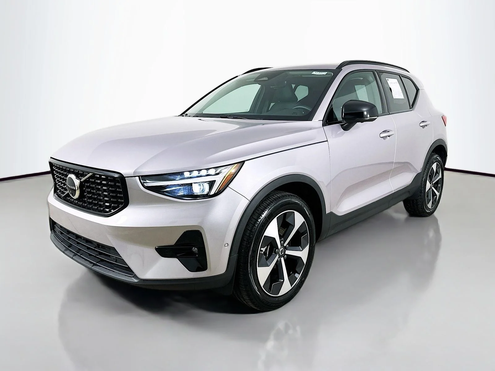 2026 Volvo XC40 B5 Plus Dark AWD's photo