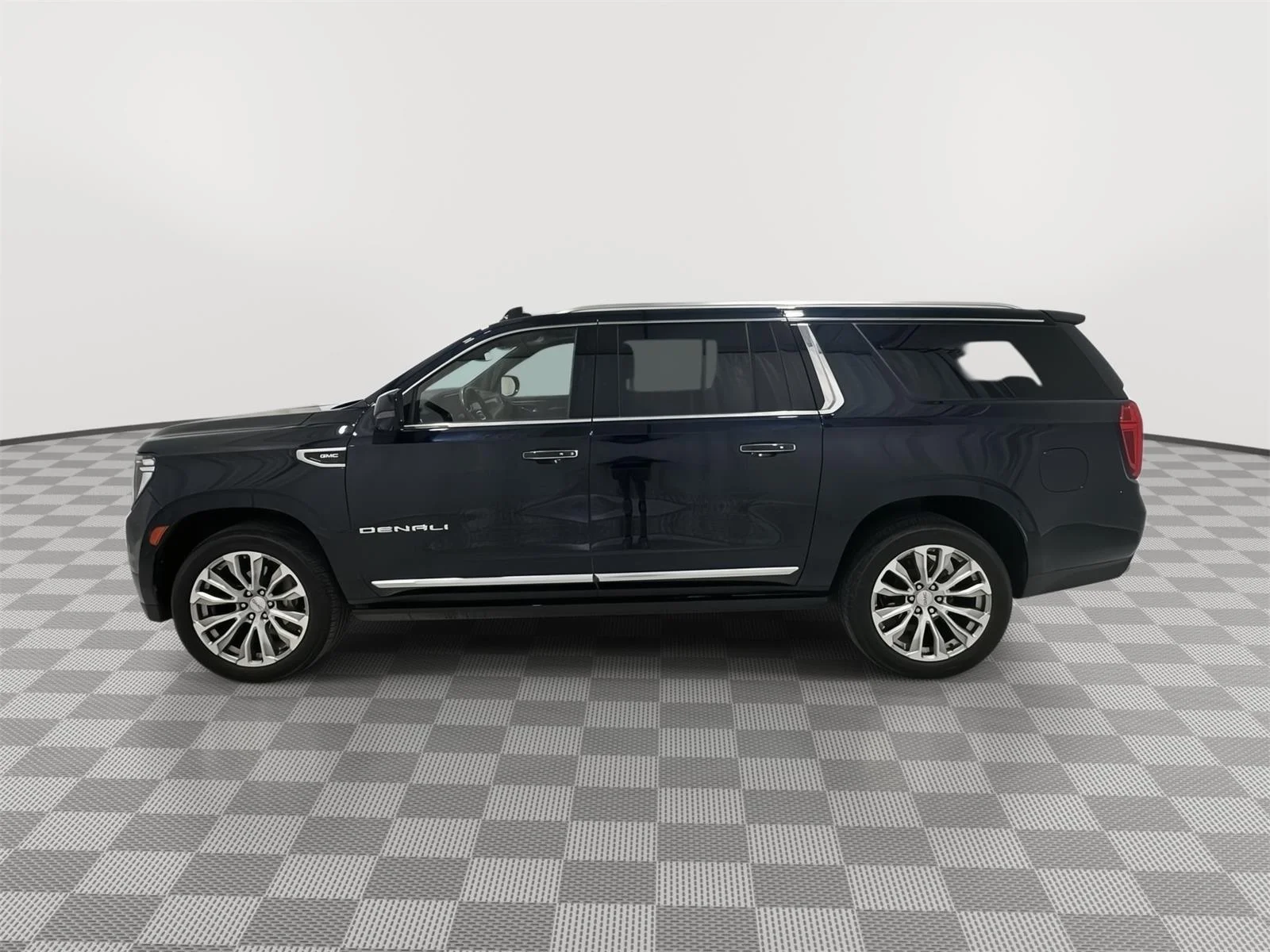 Used 2023 GMC Yukon XL Denali with VIN 1GKS2JKL8PR397662 for sale in Alexandria, Minnesota