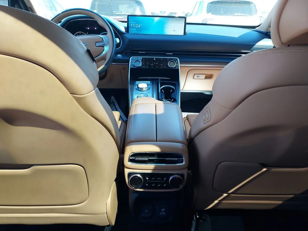Used 2023 White Genesis 3.5T image 10