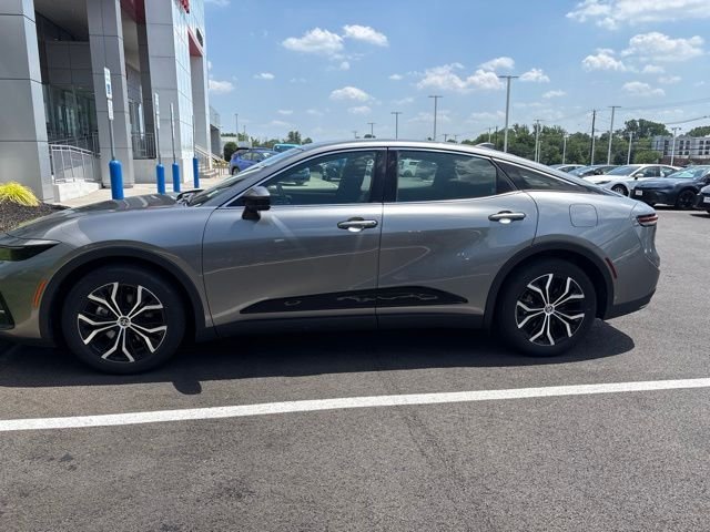 Used 2023  Toyota XLE image 4