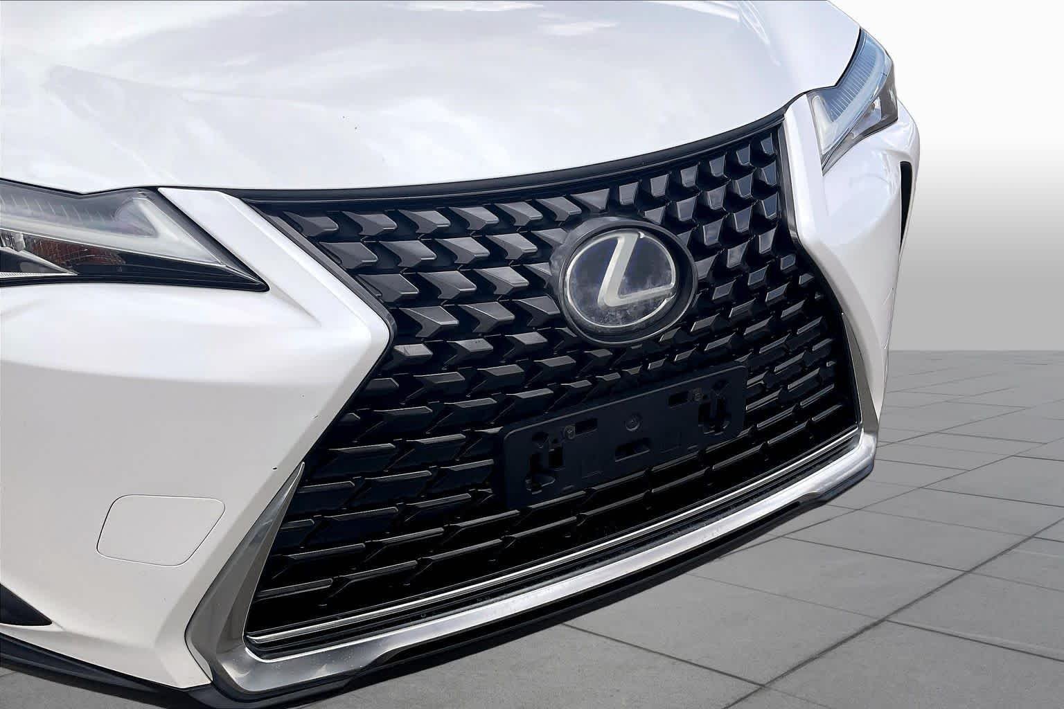 Used 2019 Eminent White Pearl Lexus  image 28