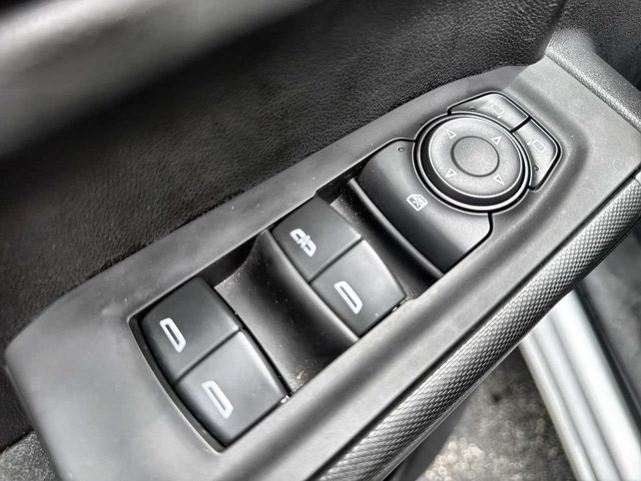 Used 2023 SUMMIT WHITE GMC Pro image 19