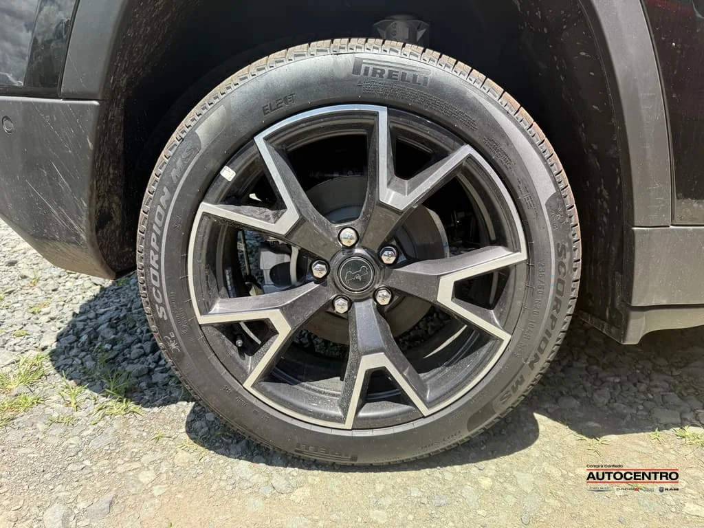 New 2026 Diamond Black Crystal Pearl Coat Jeep  image 6