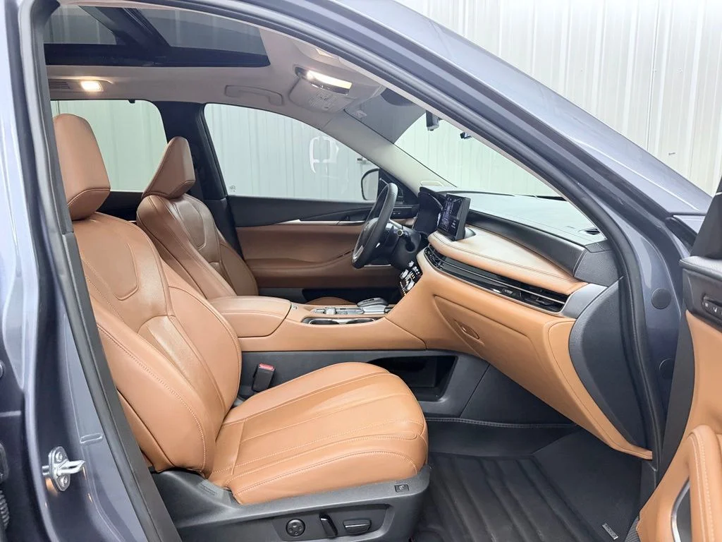 Used 2024 Blue INFINITI Sensory image 45