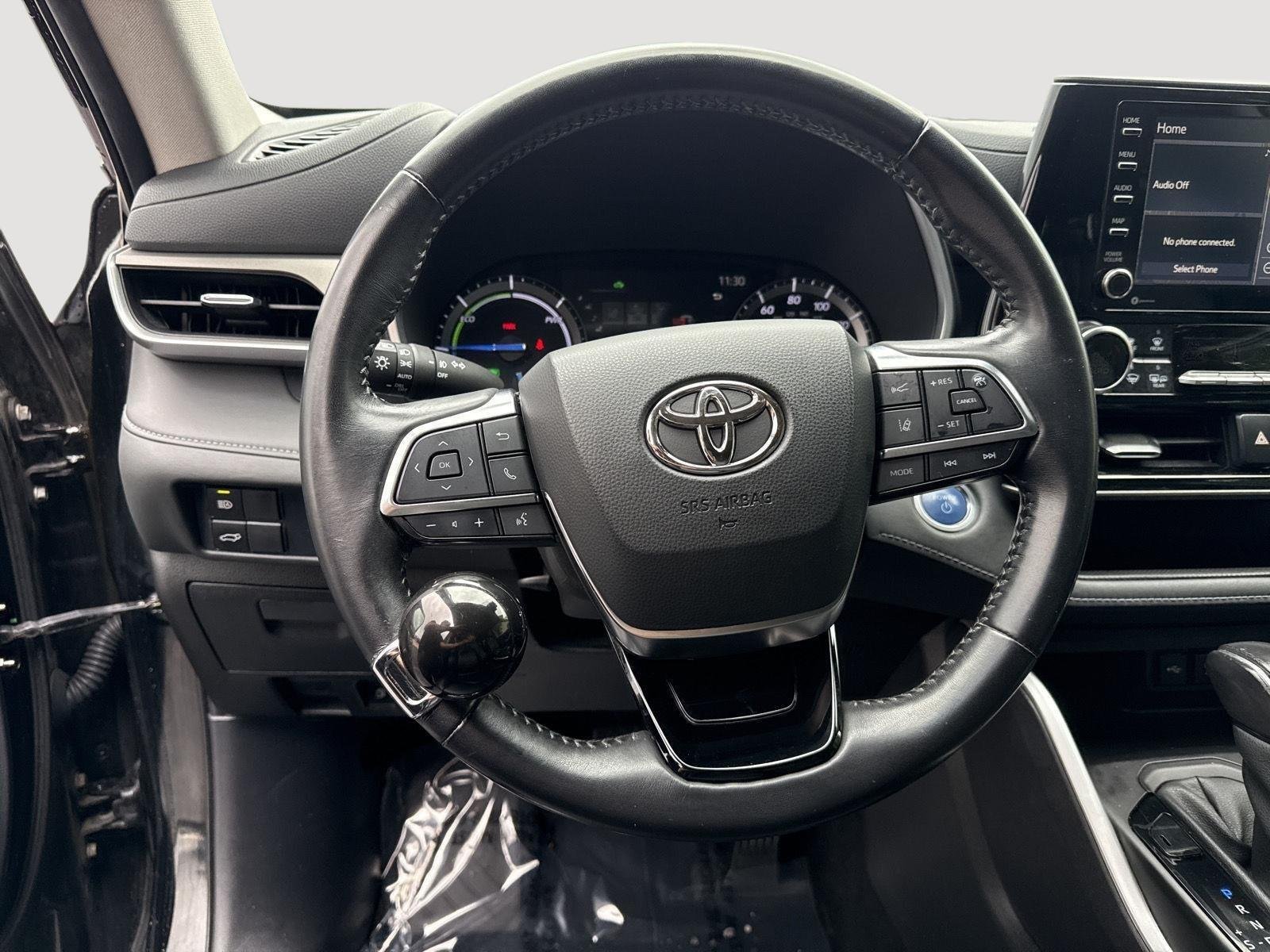 Used 2020 Midnight Black Metallic Toyota XLE image 21