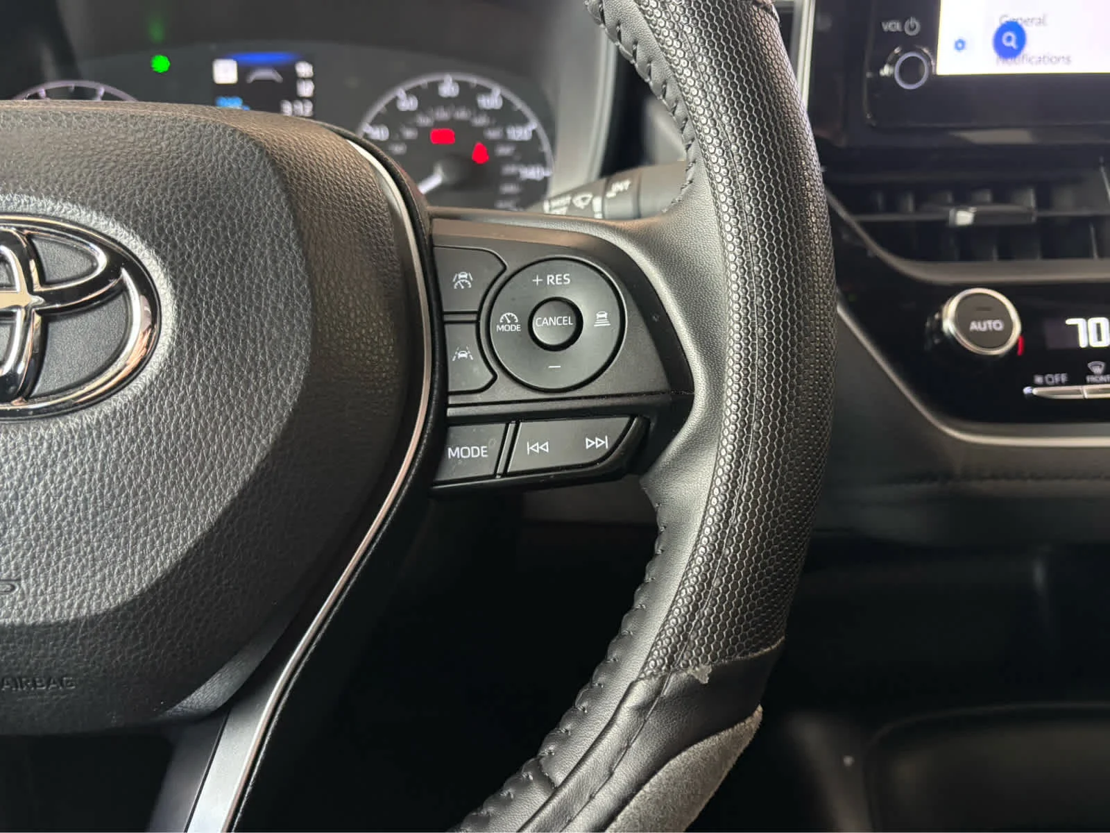 Used 2024  Toyota Hybrid LE image 15