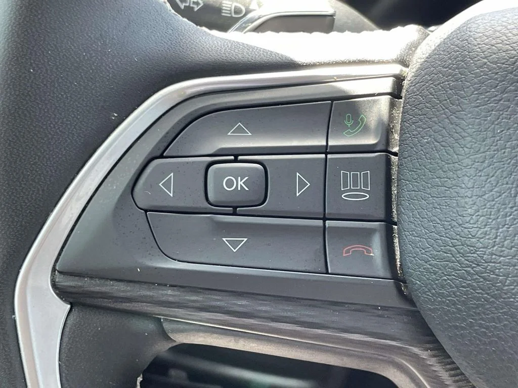Used 2023 White Jeep Altitude X image 21