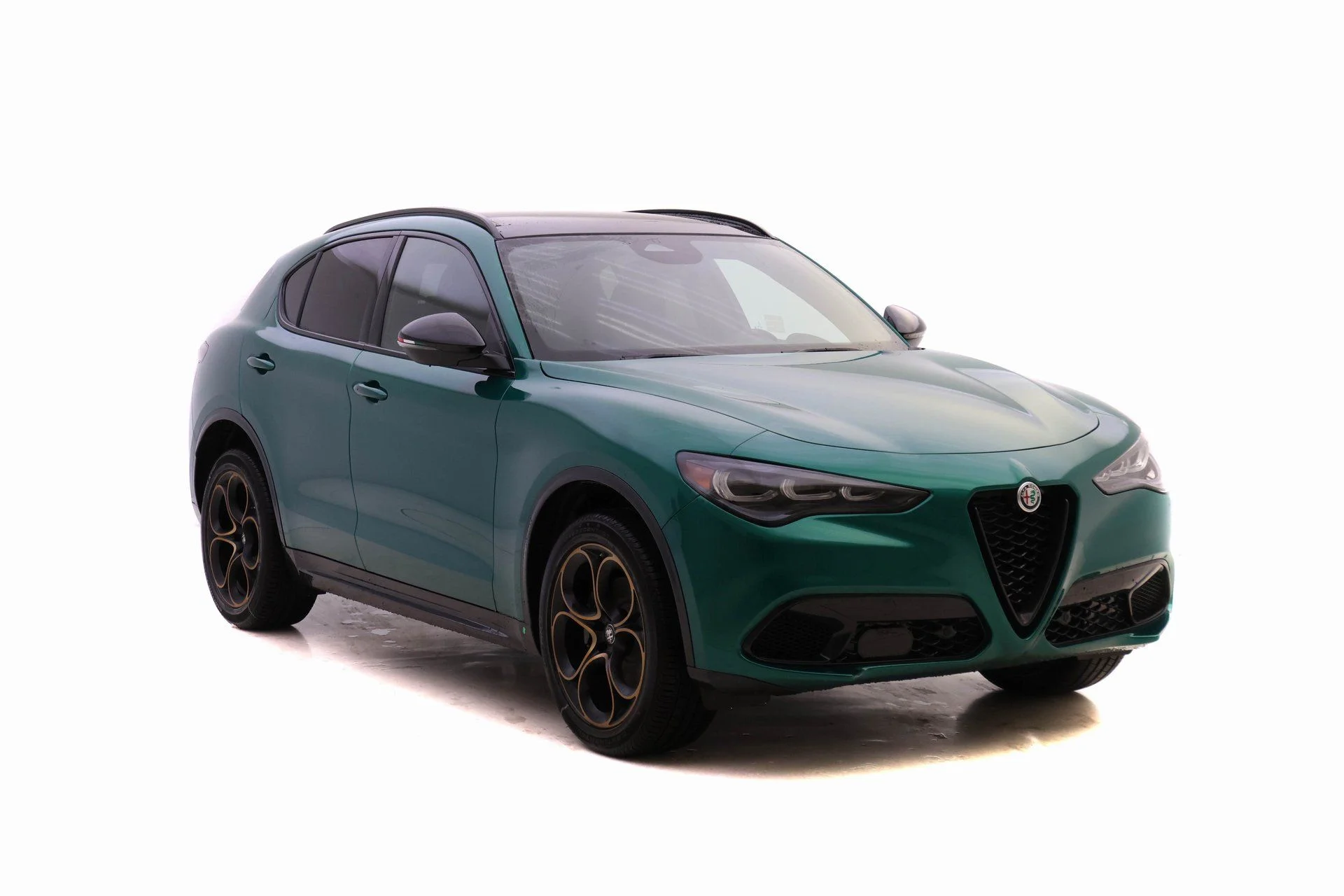 New 2025 Verde (Green) Fangio Metallic Exterior Paint Alfa Romeo Base image 2