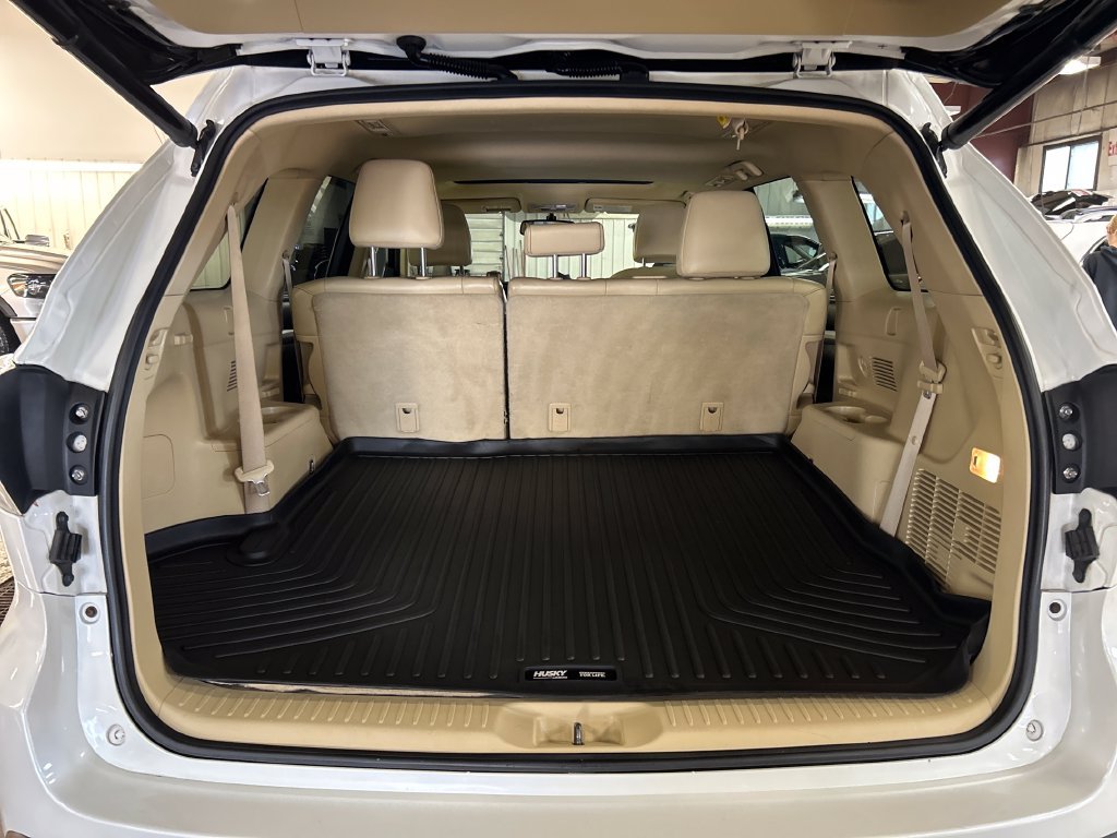 Used 2015 White Toyota XLE V6 image 27