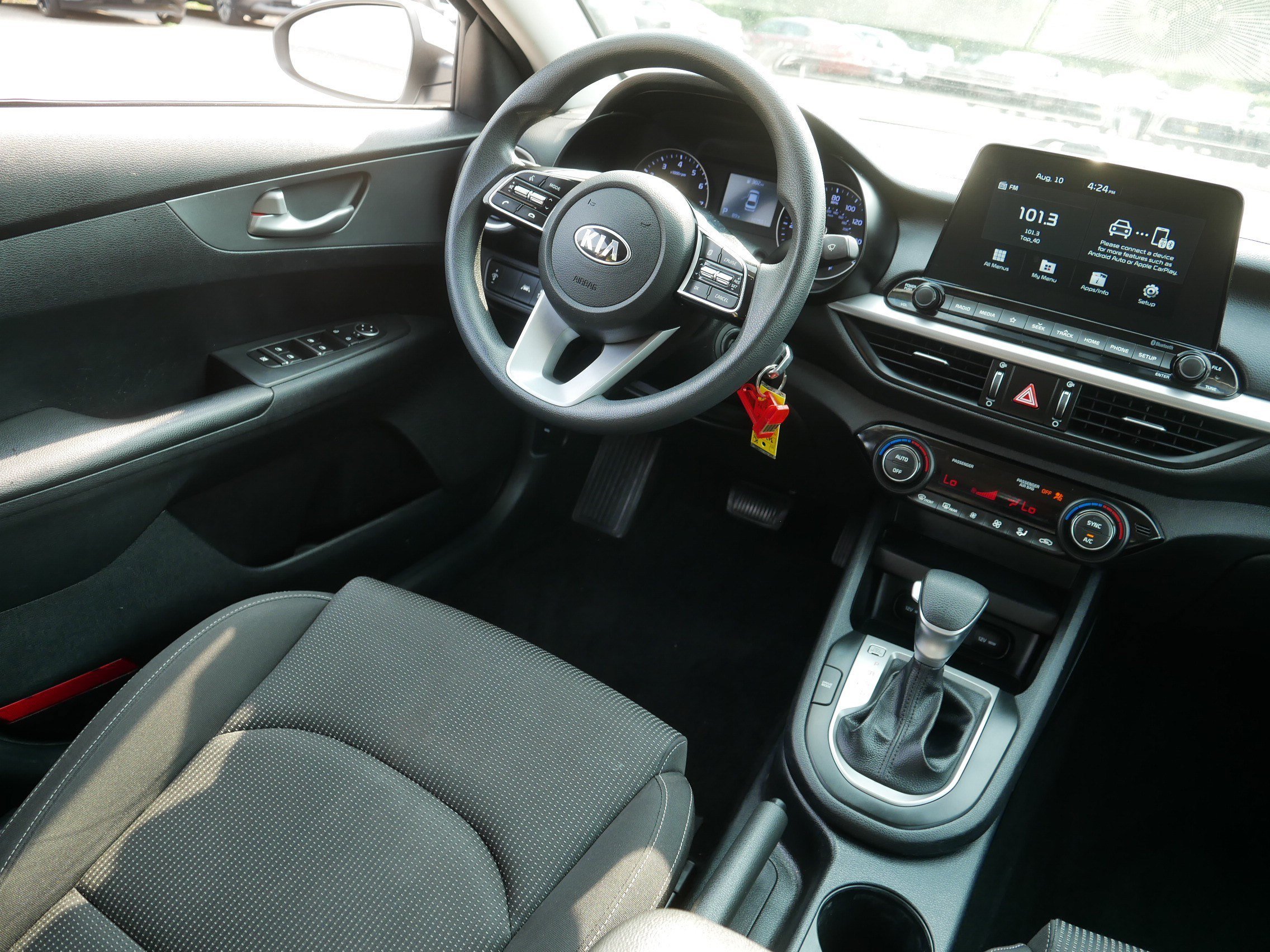 Used 2019 Clear White Kia LXS image 9