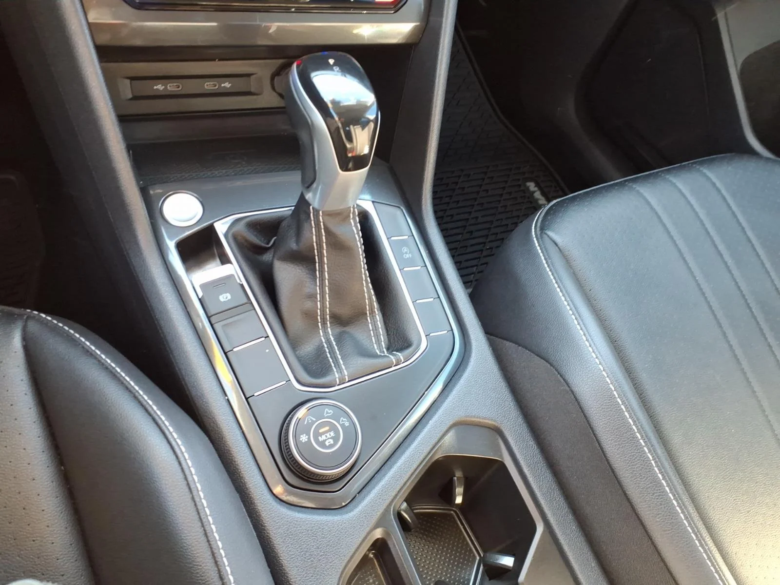 Certified Used 2022 Pure White Volkswagen SE image 20