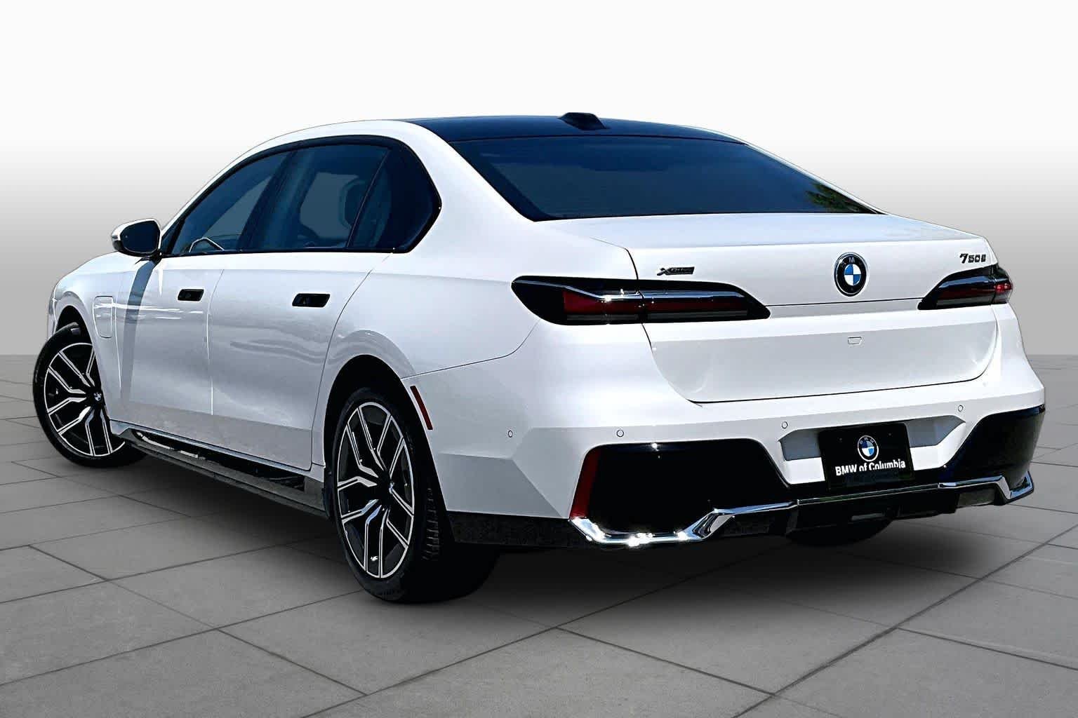 2025 BMW 7 Series 750e - Photo 11