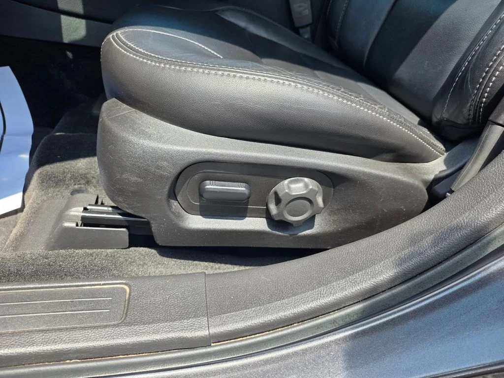 Used 2015 Magnetic Metallic Ford SEL image 10