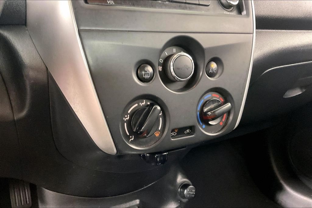 2017 Nissan Versa Sedan SV - Photo 12