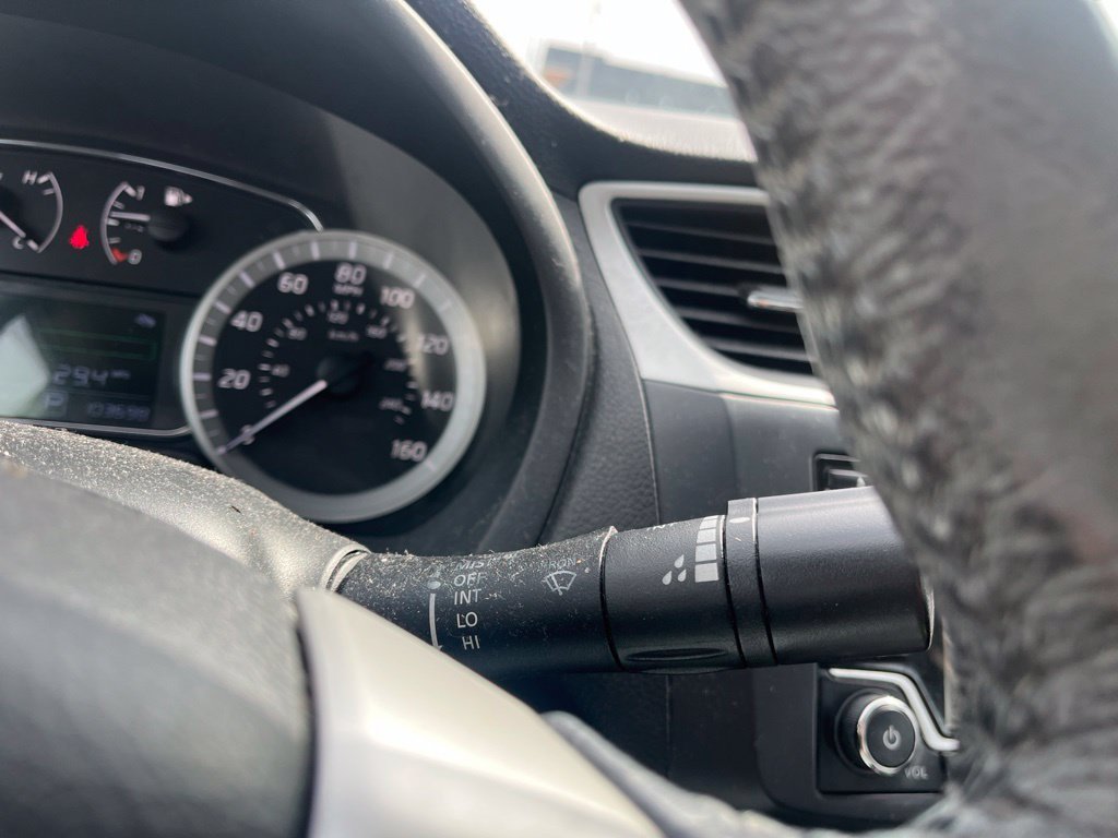 Used 2015 Silver Nissan SV image 16