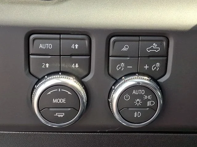 New 2026 Summit White GMC AT4 image 19