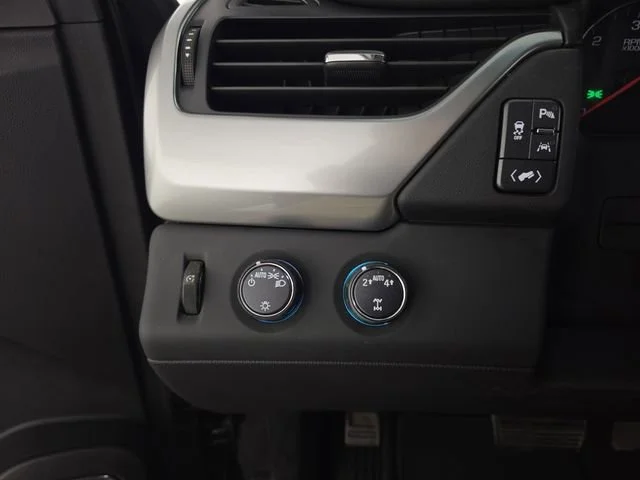Used 2018 TUNGSTEN METALLIC Chevrolet LT image 17
