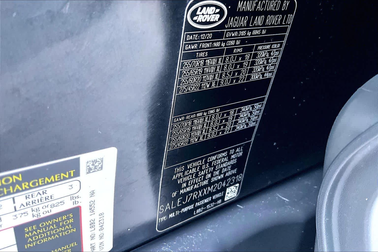 Used 2021 Santorini Black Metallic Land Rover S image 34