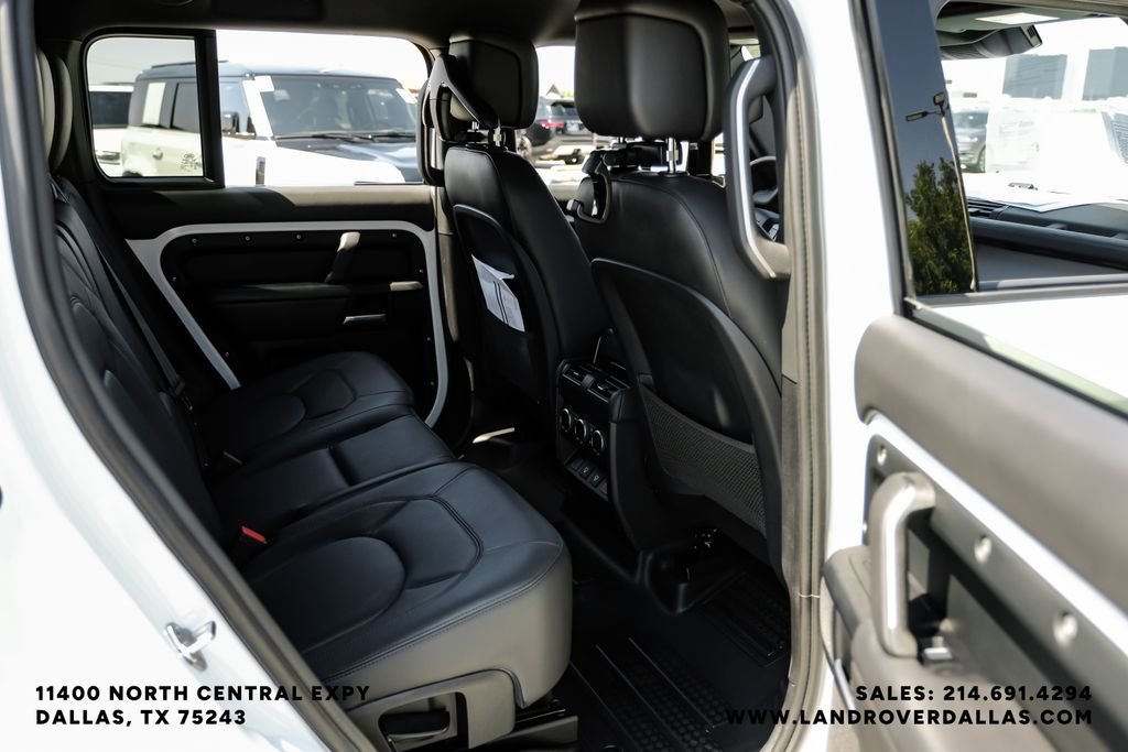 Used 2025 Fuji White Land Rover X-Dynamic SE image 28