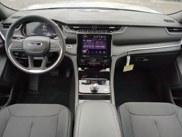 New 2025 Silver Zynith Exterior Paint Jeep Laredo image 22