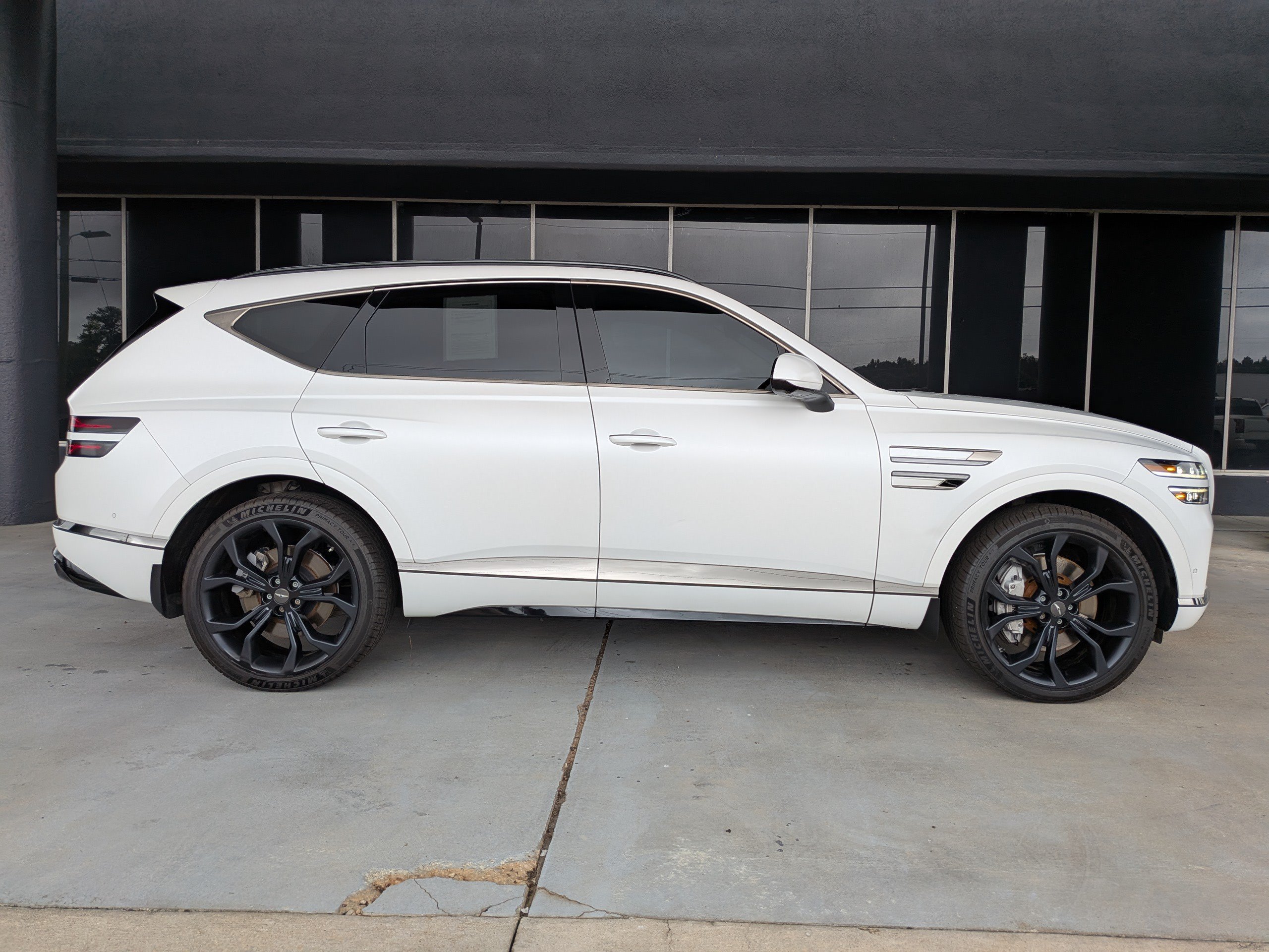 Used 2024 White Genesis 3.5T Prestige Signature image 2