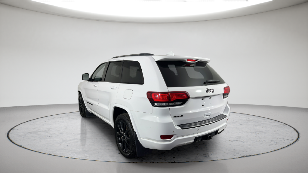Used 2019 White/off-white Jeep Altitude image 11