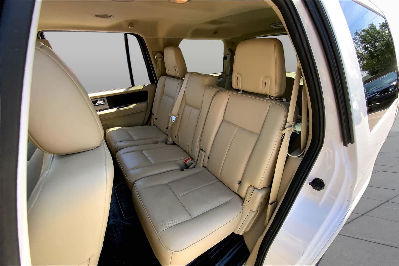 Used 2017 White Platinum Metallic Tri-Coat Ford XLT image 19