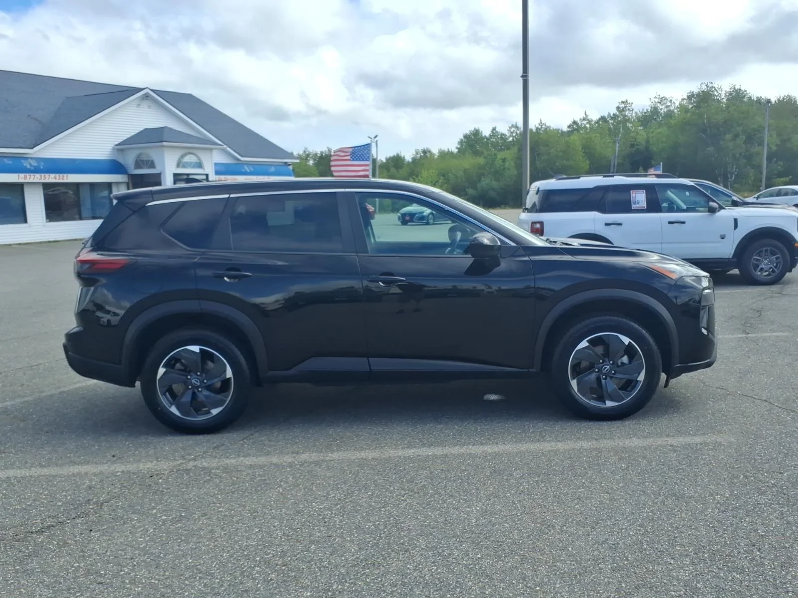 Used 2025 Super Black Nissan SV image 4