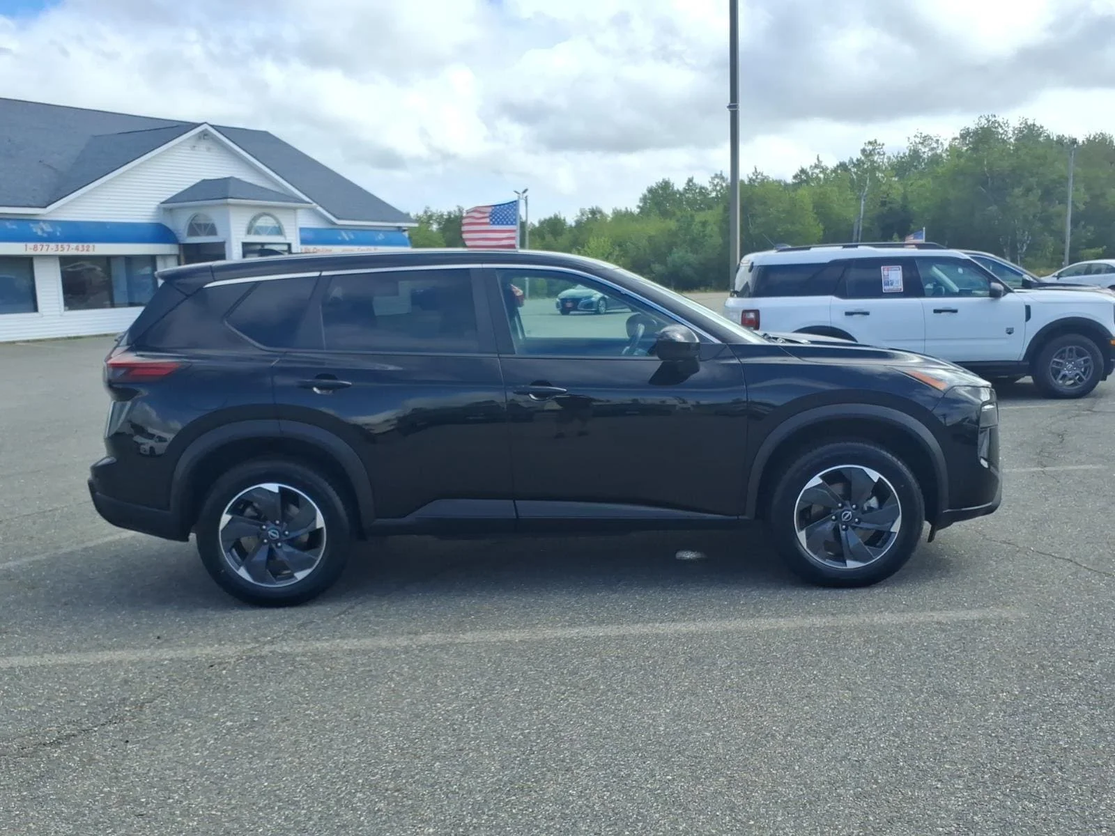 Used 2025 Super Black Nissan SV image 4