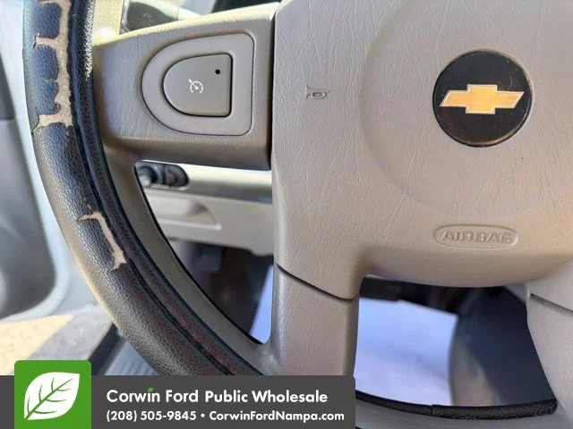 Used 2005 White Chevrolet  image 16